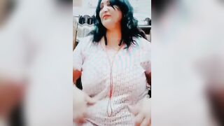 Big boobs desi aunty shows tits on wbecam