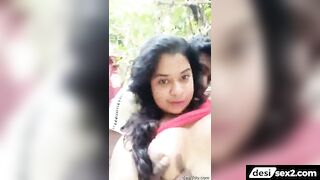 Desi aunty boobs pressing by security guard