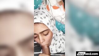 Paki girl sucks with cumshot on face