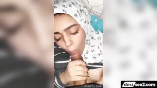 Paki girl sucks with cumshot on face