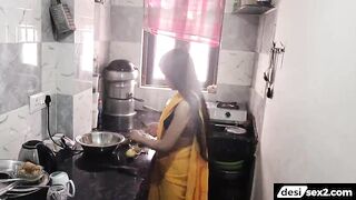 Yellow saree bhabhi devar kitchen sex video