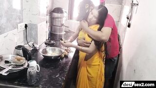 Yellow saree bhabhi devar kitchen sex video