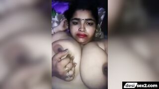 Tanker boobs wali aunty ki nangi selfie