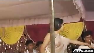 Nanga mujra video (hindi)