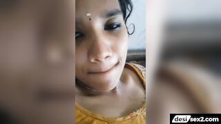 19 yrs old mallu girl playing with pussy