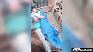 Bhijpuri bhabhi ki saree utha ke chut dikhai devar ne