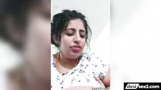 Lover bbw aunty from mumbai showing tanker boobs