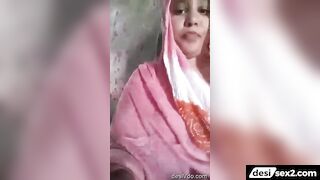 Village muslim lady shows big boobs in video call