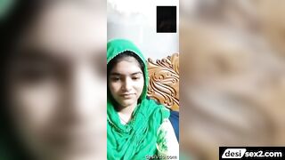 Sexy muslim bhabhi showing her chut in video call