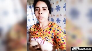 Married marathi bhabhi showing her hot boobs in bathroom video