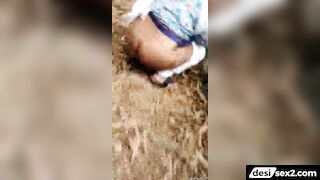 Jungle me peshab karti aunty ka pissing porn video