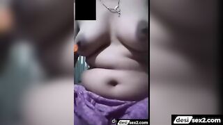 Bangla bhabhi ne chuchiya dikhai video call me